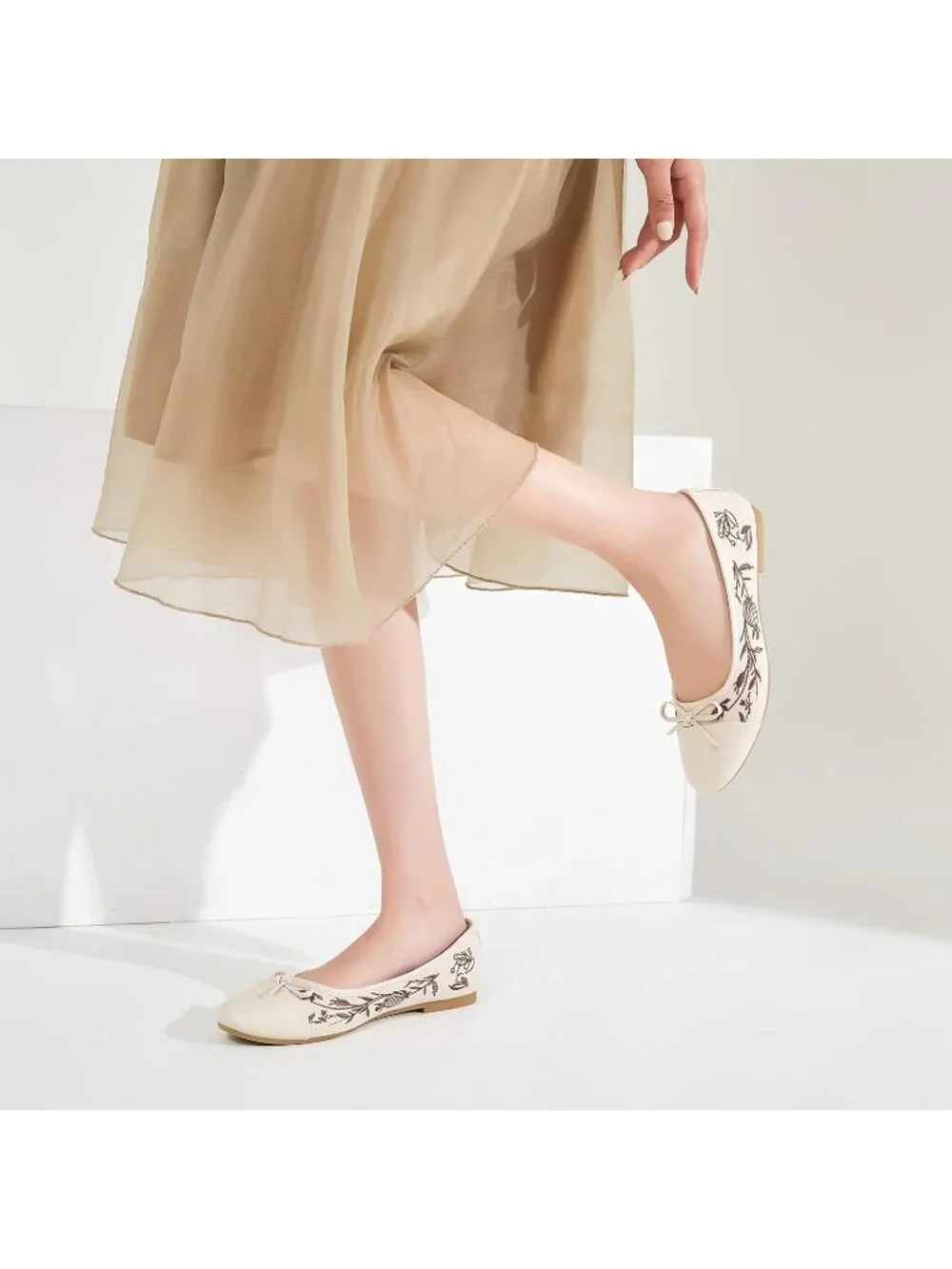 Women's Beige Flats Shoes with Pomegranate Embroidery with Bow Comfortable